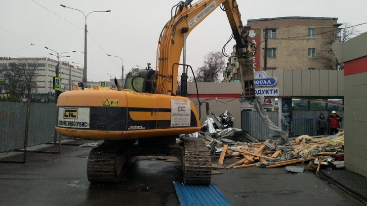 В Харькове сносят магазины на месте стро…