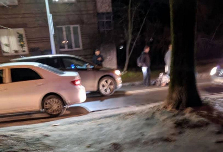 У центрі Львова автомобіль збив людину (…