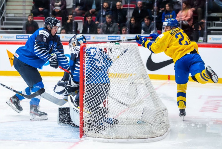 Феноменальний трюк шведського хокеїста:…