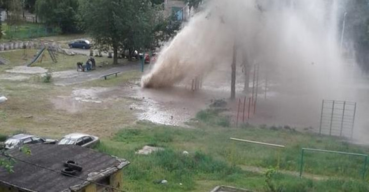 В Харькове в пяти районах ограничили вод…