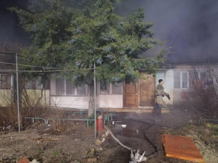 В Бердянске горел шестиквартирный дом…