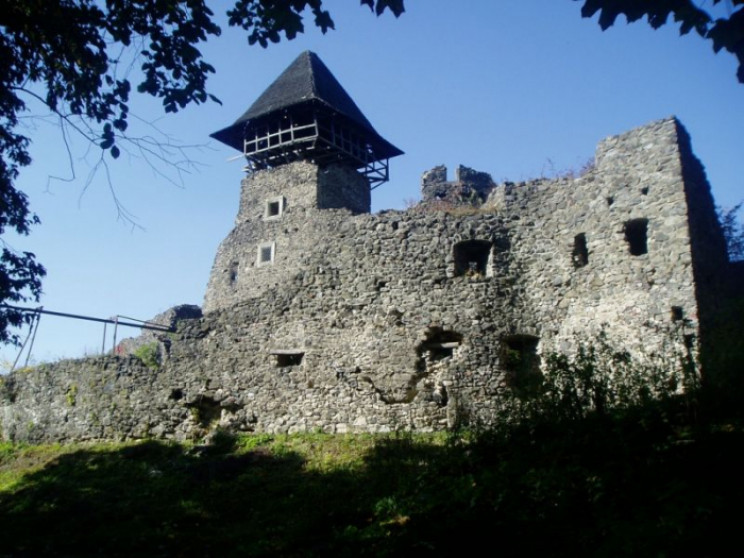 Реставрація Невицького замку: Навесні по…