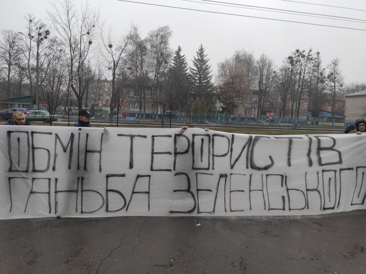 "Ганьба Зеленського": У Харкові пікетуют…