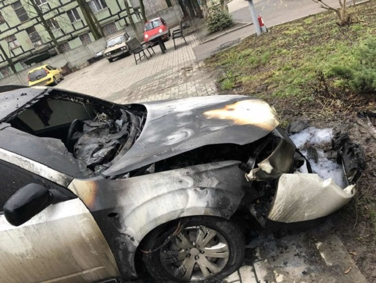 В Днепре сожгли автомобиль жены главы "У…