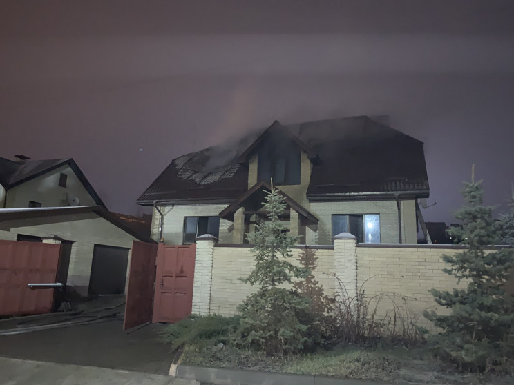 На Харьковщине сгорел двухэтажный особня…