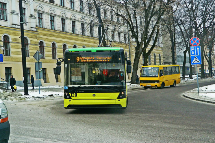 У Львові зупинився рух тролейбусів (ФОТО…