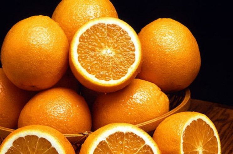 На Львівщині виявили апельсини з плодово…