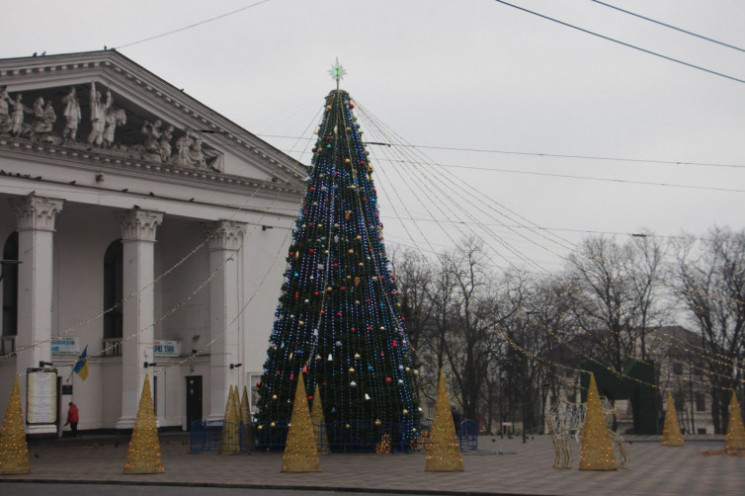 Городская елка Мариуполя попала в топ са…