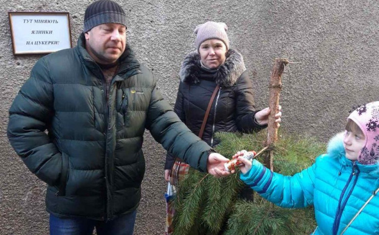 В Одесі новорічні ялинки міняють на соло…