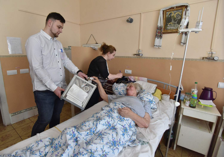 Як у Львові голосували хворі люди (ФОТОР…
