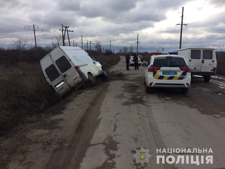 У Первомайську поліцейські загнали в кюв…