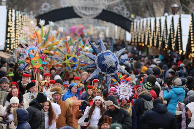 Хода звіздарів: Різдвяні святкування змі…