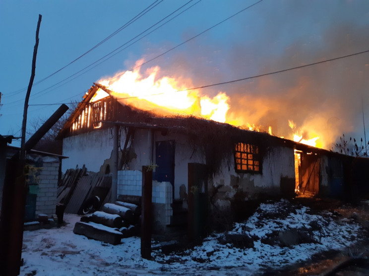 На Харьковщине сгорел жилой барак…