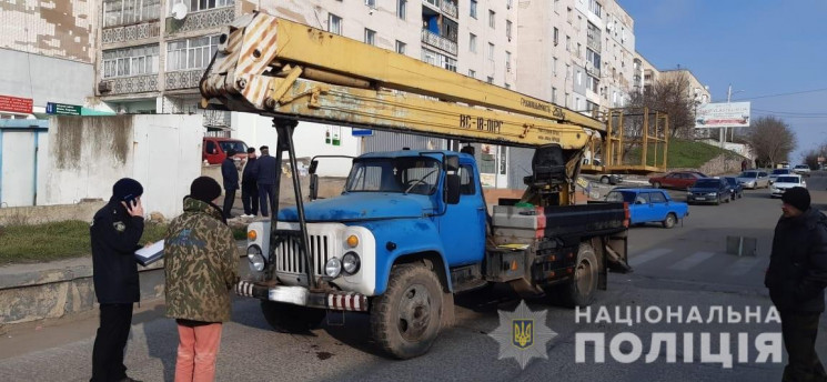 На Херсонщине водитель автовышки на пеше…