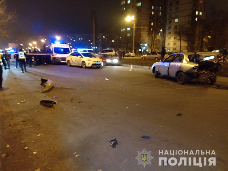 В Харькове пьяный водитель снес легковуш…