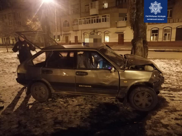 В Харькове ВАЗ протаранил в водительскую…