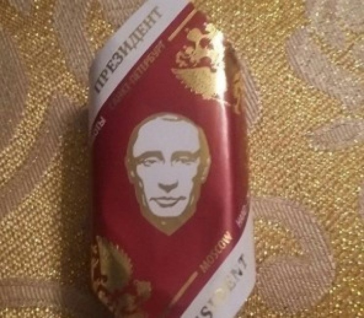 На Росії дітям роздали цукерки з пикою П…