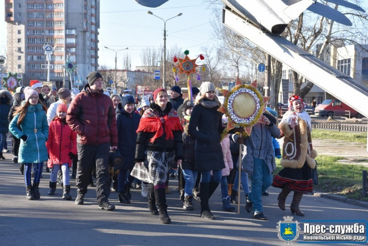 По улицам города на Днепропетровщине ход…