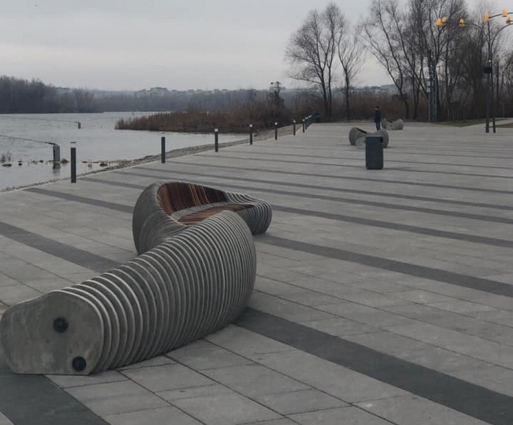 В новом сквере Днепра устанавливают лаво…