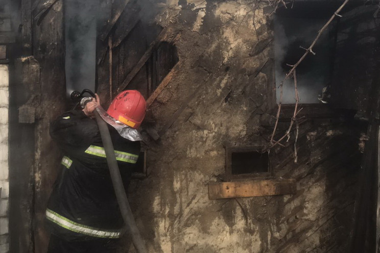 На Харківщині вогонь знищив будівлю на п…