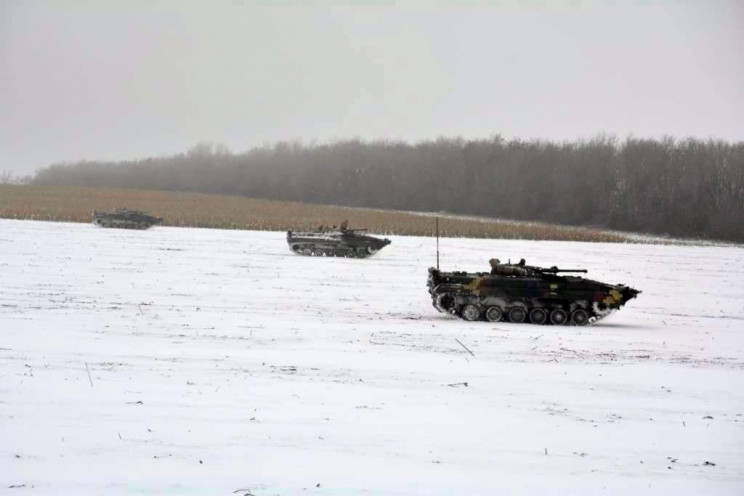 На Донбассе десантники ВСУ провели трени…