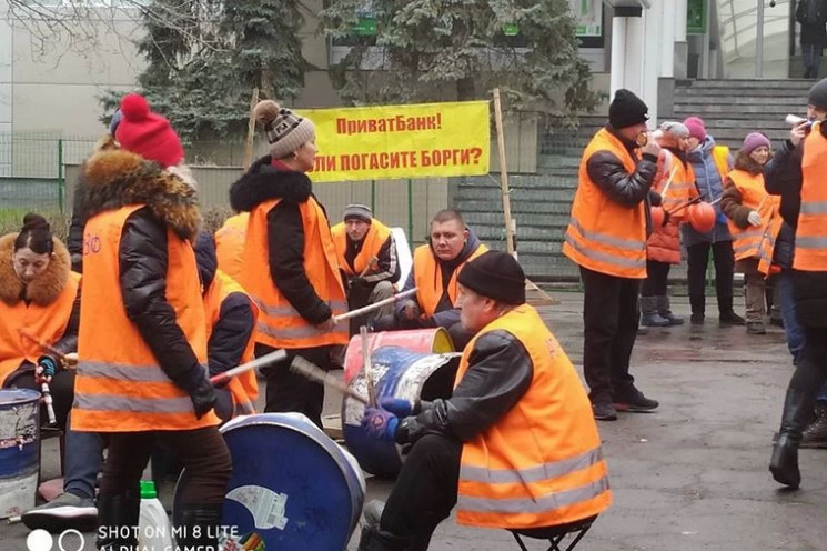 В Днепре пикетчики играют на митингах на…