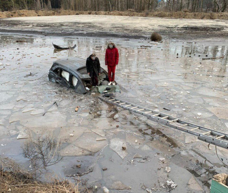 На Полтавщині п'яний водій втопив автівк…