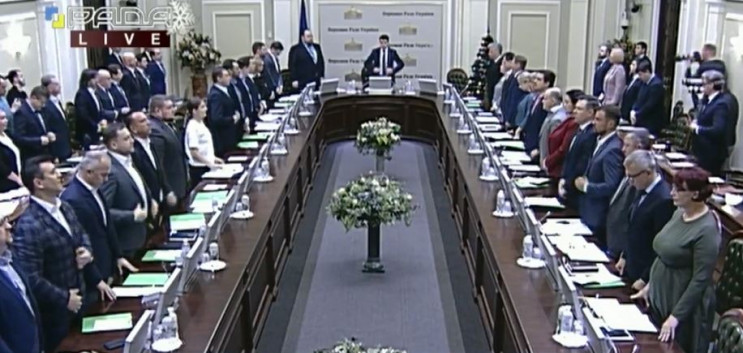 Рада вшанувала жертв збитого українськог…