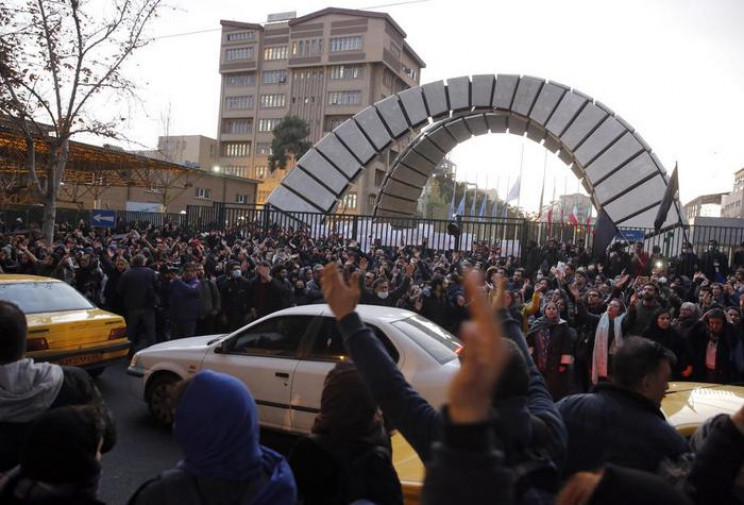 Протесты в Иране: Как граждане чествовал…