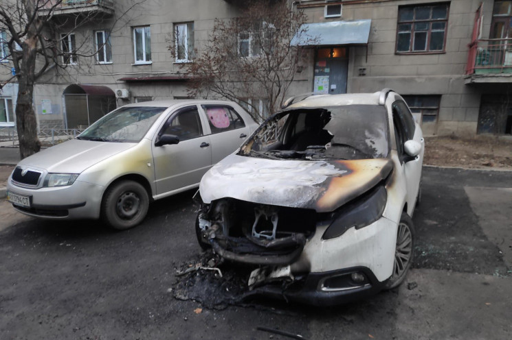 Возгорание авто в Харькове: Огонь повред…