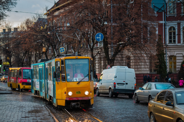 Де у Львові купити квиток на проїзд у ел…