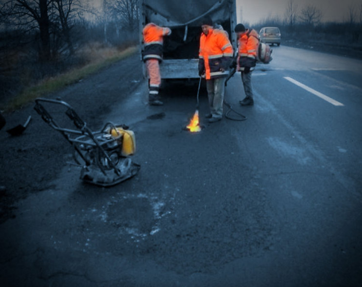 На дорогах Тернопільщини п'ять бригад за…