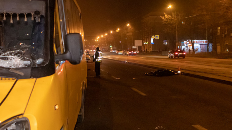 В Днепре маршрутка насмерть сбила женщин…