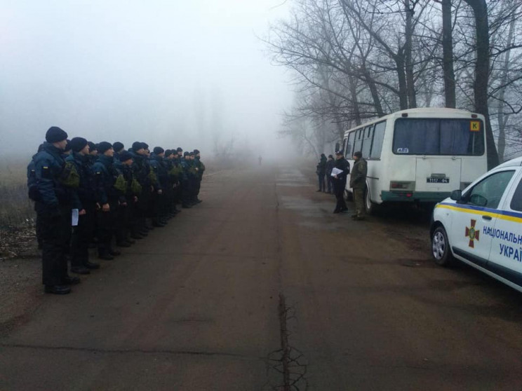 На улице поселка на Днепропетровщине выв…