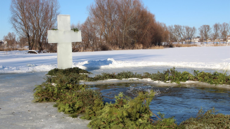 У Франківську на Водохреща вірянам розда…