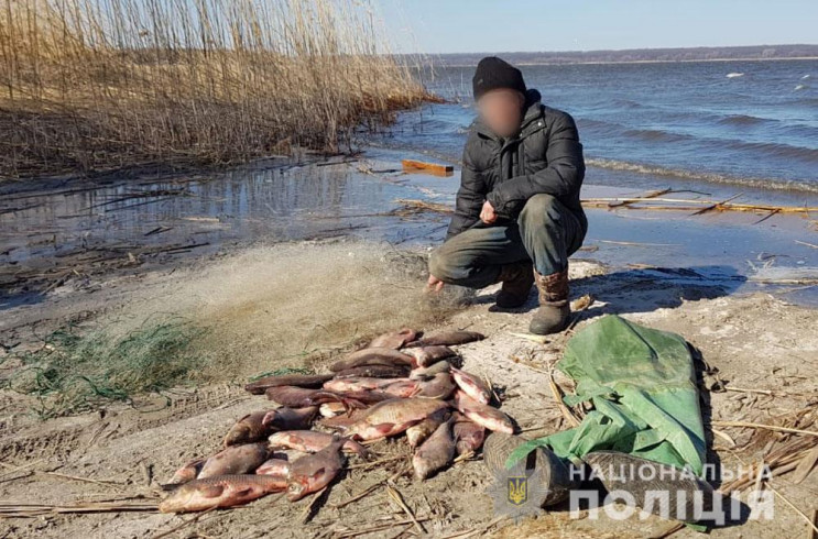 На Полтавщині копи затримали двох рибало…