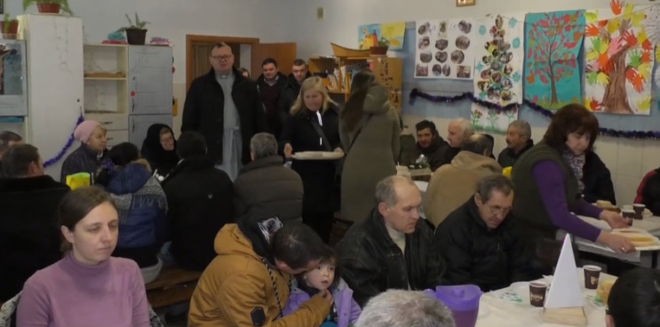 В Ужгороде нуждающимся раздавали обеды…