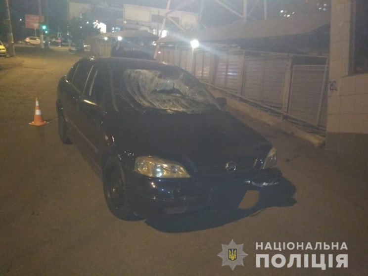 В Одессе полицейский сбил двух пешеходов…