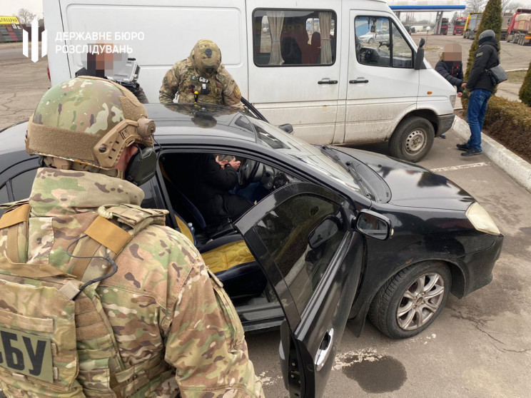 Слідчі Хмельницького ДБР затримали на до…