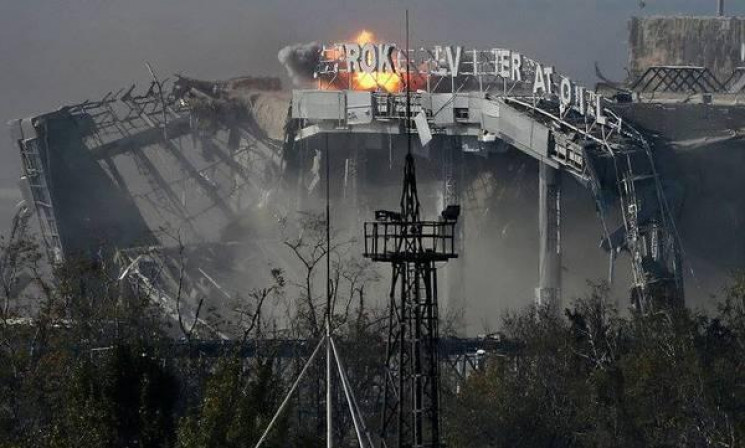 В харьковском аэропорту военный оркестр…