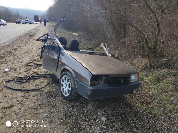 У ДТП під Гарячим Ключем розірвало авто,…