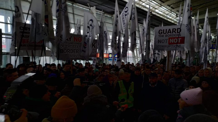 В аеропорті "Львів" триває акція протест…