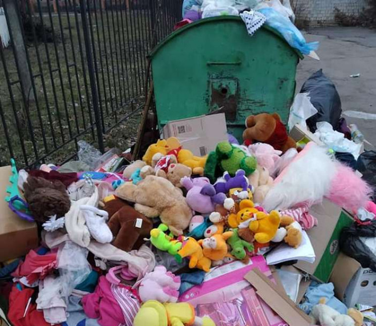 У Вінниці на смітнику біля  будинку дити…