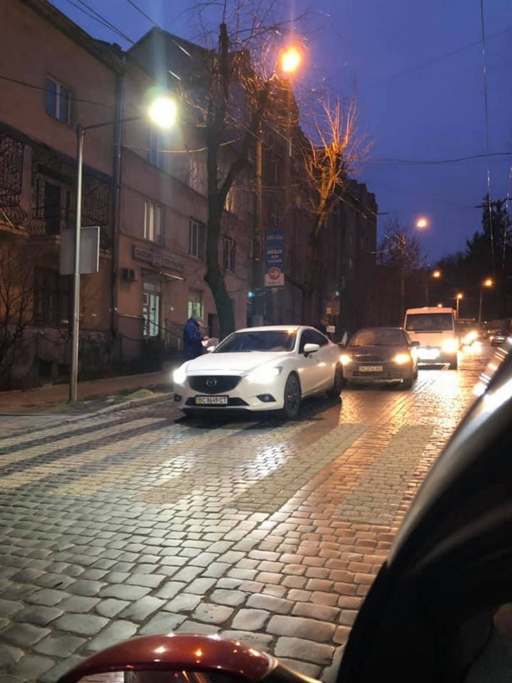У Львові на Зеленій зіткнулися автомобіл…