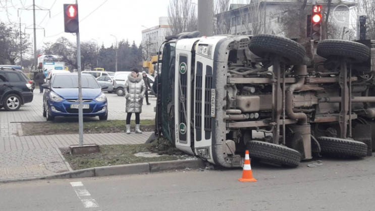 В Маріуполі бетономішалка не вписалася у…