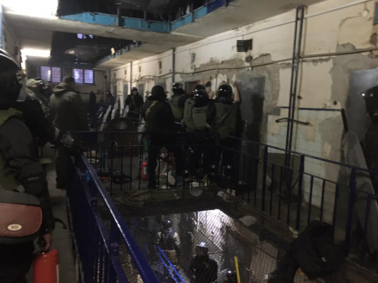 Прокуратура викрила хабарників серед м…