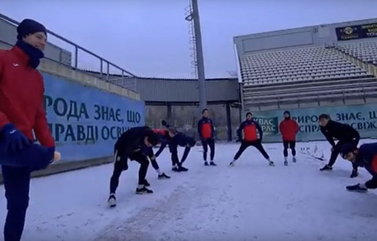 Футболисты запорожского "Металлурга" вер…