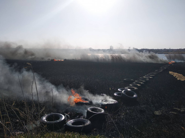 На Миколаївщині масштабна пожежа: Вогонь…