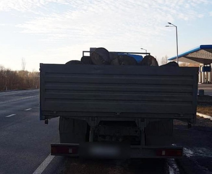 На Тернопільщині копи спинили дві вантаж…