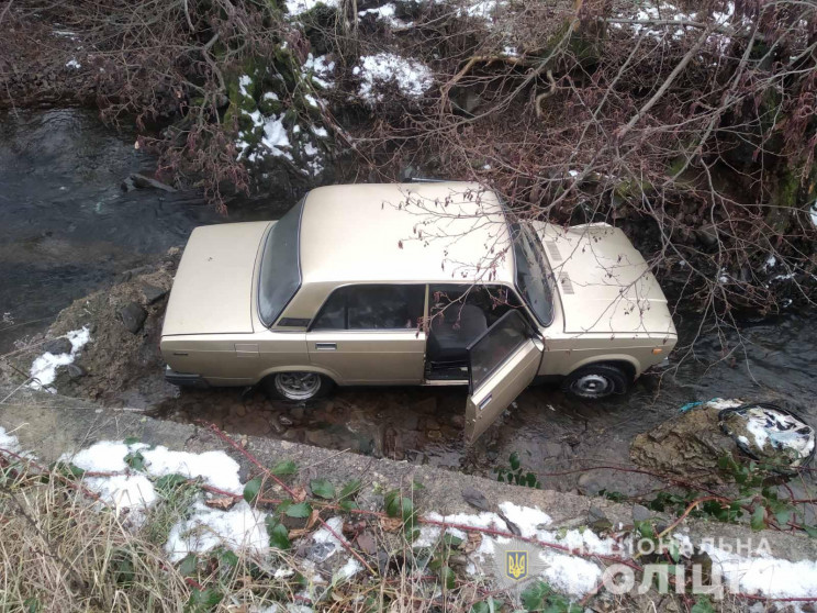 На Мукачівщині автомобіль злетів у річку…
